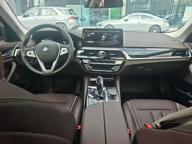 BMW 5 Series — Фото автомобиля 13