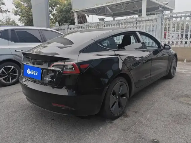Tesla Model 3 — Фото автомобиля 3