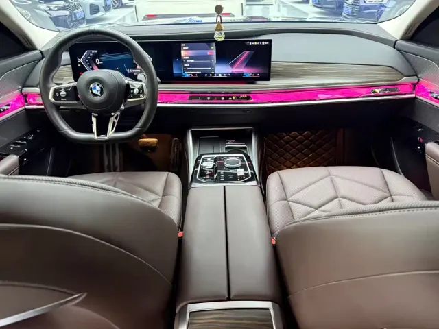 BMW 7 Series — Фото автомобиля 9