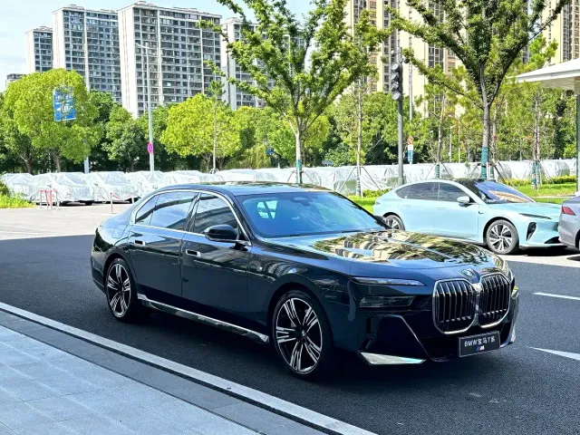 BMW 7 Series — Фото автомобиля 3