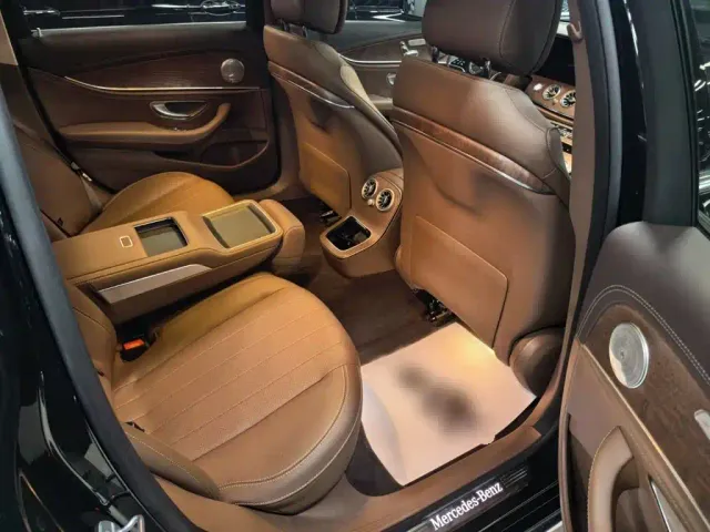 Mercedes-Benz E-Class — Фото автомобиля 7