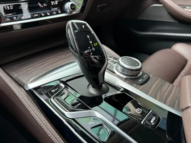 BMW 5 Series — Фото автомобиля 12