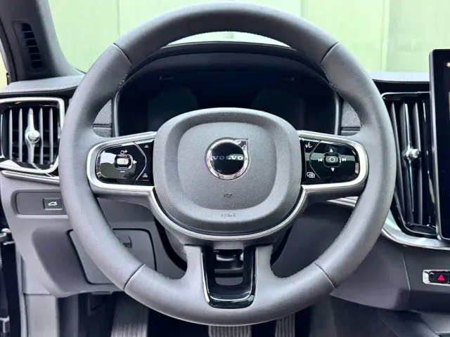 Volvo S90 — Фото автомобиля 11