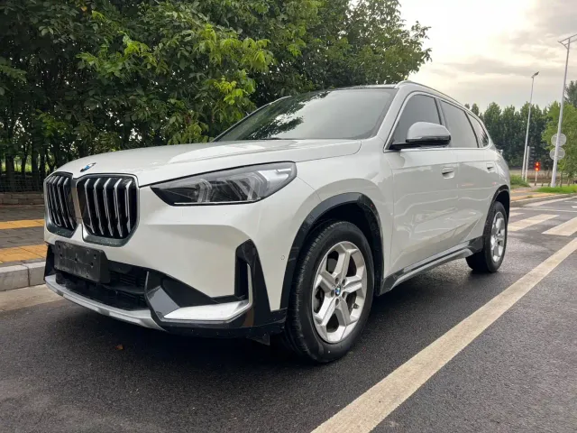 Фотография автомобиля — BMW X1