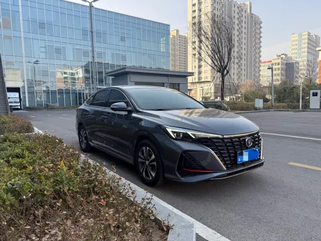 Changan Eado — Фото автомобиля 3