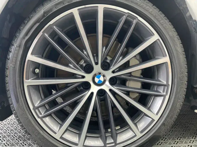 BMW 5 Series — Фото автомобиля 6