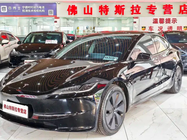 Tesla Model 3 — Фото автомобиля 3