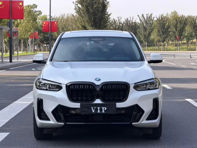 BMW iX3 — Фото автомобиля 2