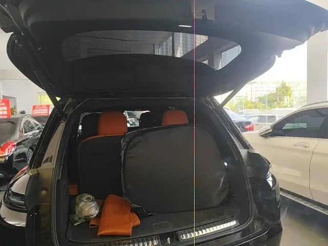 Li Auto L8 — Фото автомобиля 18