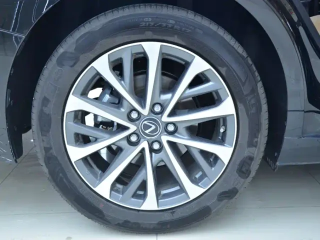 Lexus ES — Фото автомобиля 14