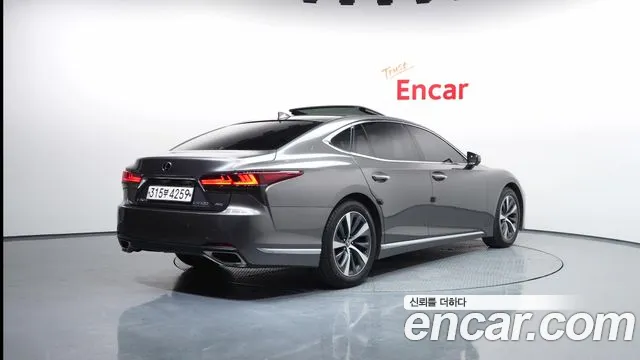 Lexus LS — Фото автомобиля 2