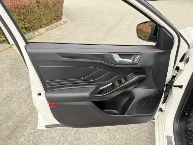 Ford Focus — Фото автомобиля 20