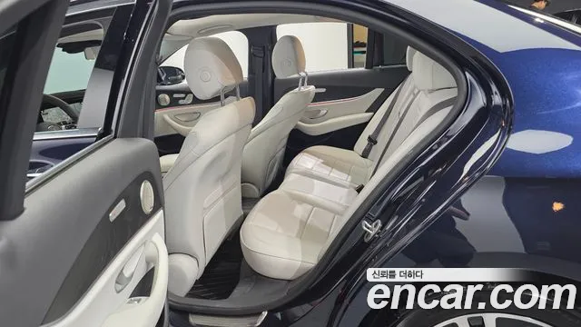 Mercedes-Benz E-Class — Фото автомобиля 9