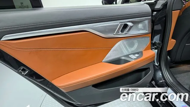 BMW 8-Series — Фото автомобиля 24