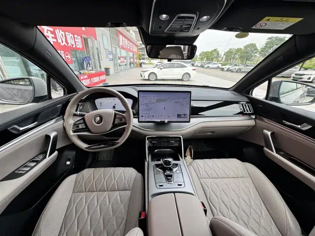 BYD Tang — Фото автомобиля 7