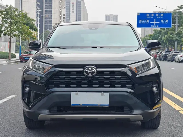 Toyota RAV4 — Фото автомобиля 2