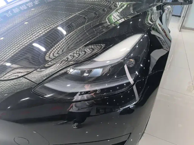 Tesla Model 3 — Фото автомобиля 23