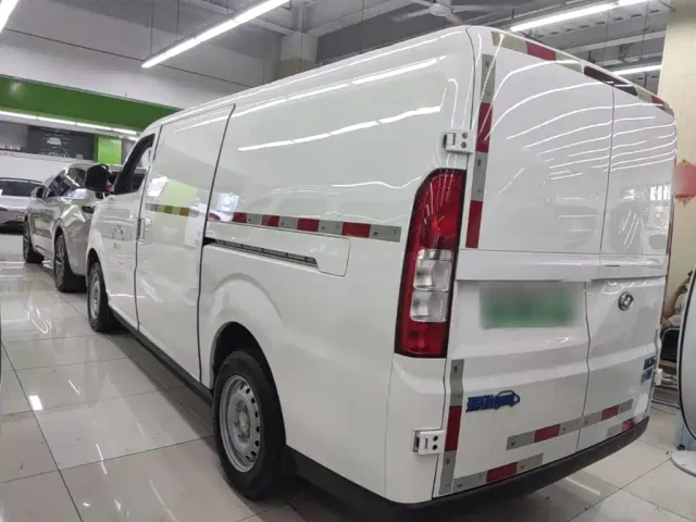Ruichi New Energy EC75 — Фото автомобиля 4