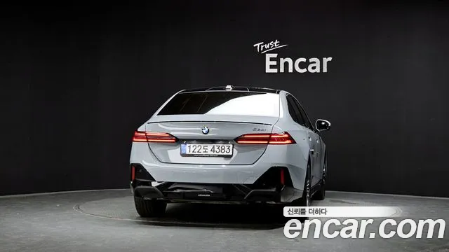 BMW 5-Series — Фото автомобиля 4