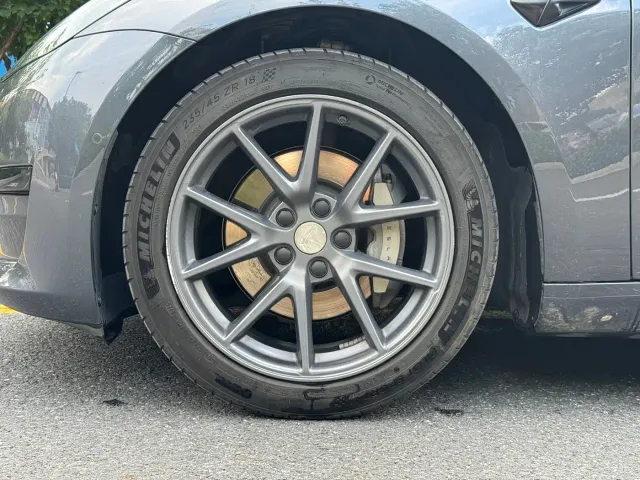 Tesla Model 3 — Фото автомобиля 19