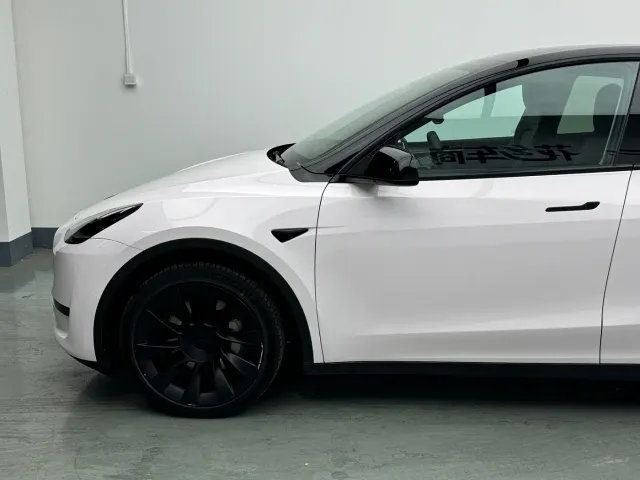Tesla Model Y — Фото автомобиля 7