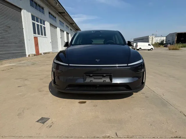 Tesla Model Y — Фото автомобиля 2