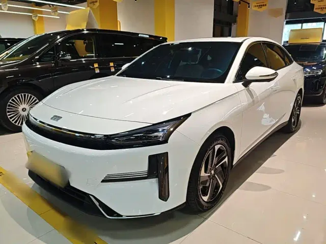 Фотография автомобиля — Geely Galaxy L6