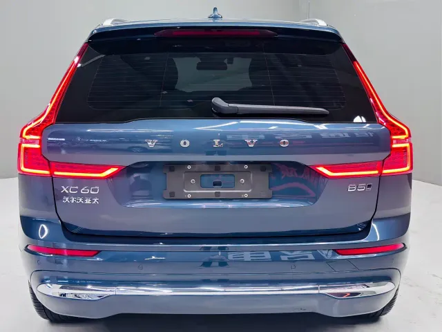 Volvo XC60 — Фото автомобиля 4