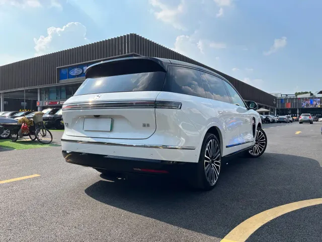 Nio ES8 — Фото автомобиля 6