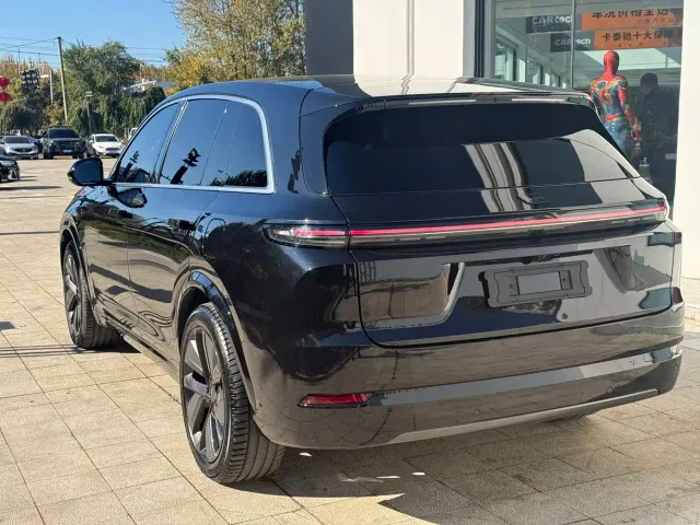 Li Auto L7 — Фото автомобиля 5