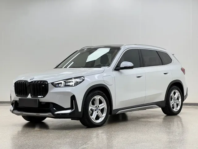 Фотография автомобиля — BMW iX1