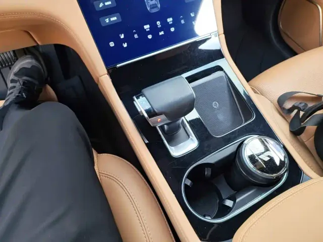 Li Auto ONE — Фото автомобиля 13