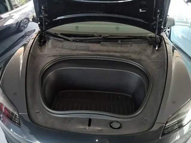 Tesla Model 3 — Фото автомобиля 19