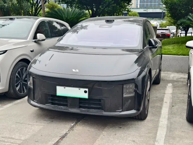 Фотография автомобиля — Li Auto i8