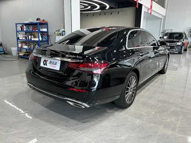 Mercedes-Benz E-Class — Фото автомобиля 6