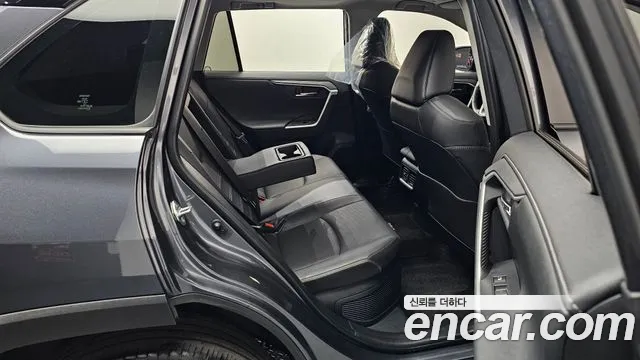 Toyota RAV4 — Фото автомобиля 12
