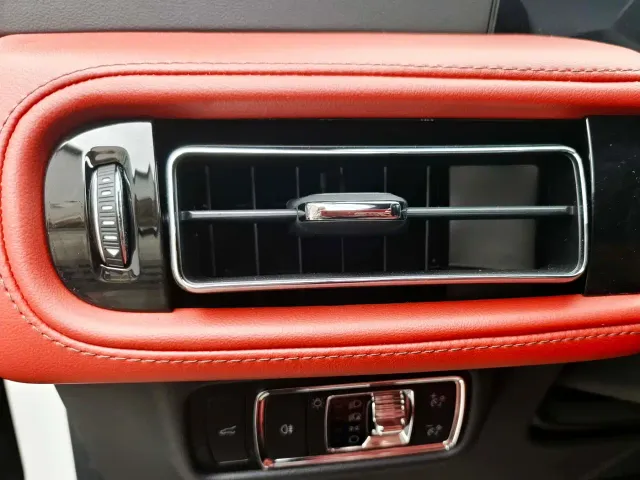 Lincoln Aviator — Фото автомобиля 14