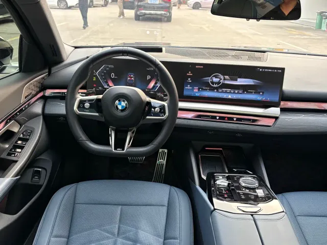 BMW 5 Series — Фото автомобиля 7