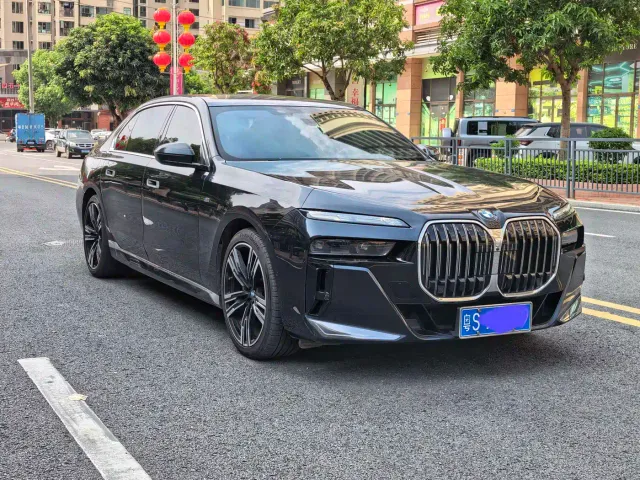 BMW 7 Series — Фото автомобиля 3