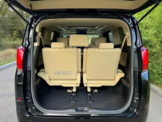 Toyota Alphard — Фото автомобиля 8