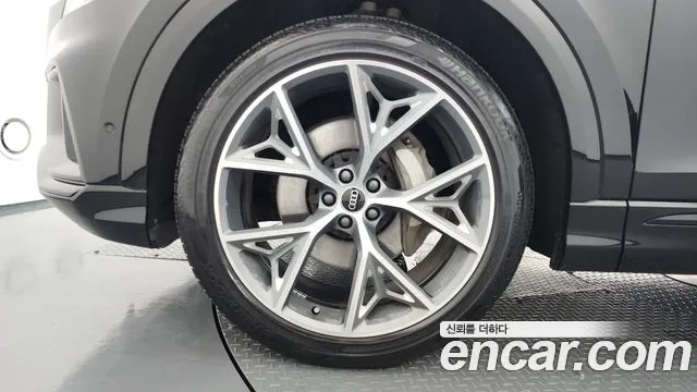Audi Q8 50 TDI quattro Premium — Фото автомобиля 5