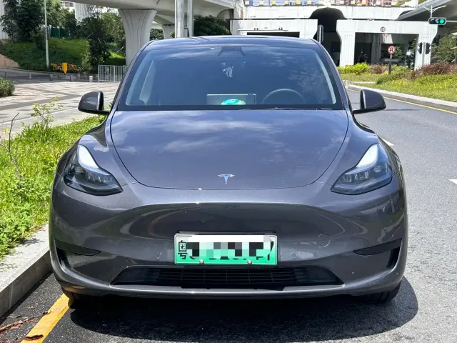 Tesla Model Y — Фото автомобиля 5