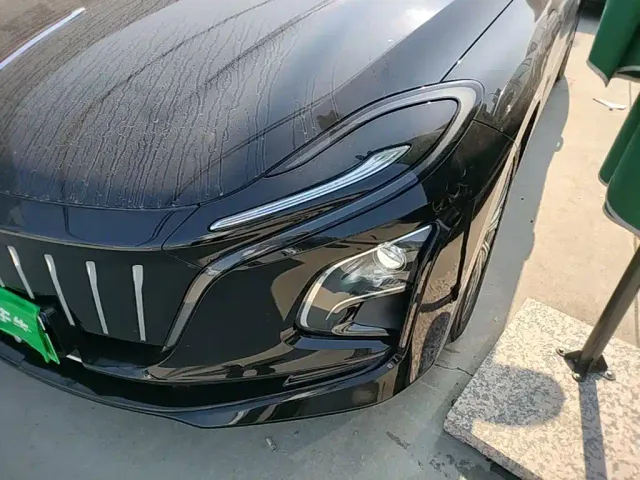 Hongqi E-QM5 — Фото автомобиля 23