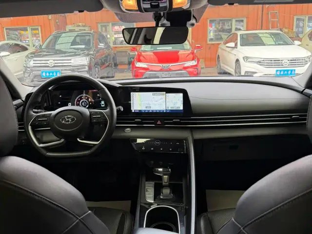Hyundai Elantra — Фото автомобиля 11