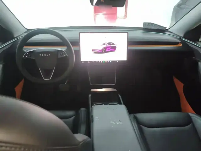 Tesla Model Y — Фото автомобиля 9