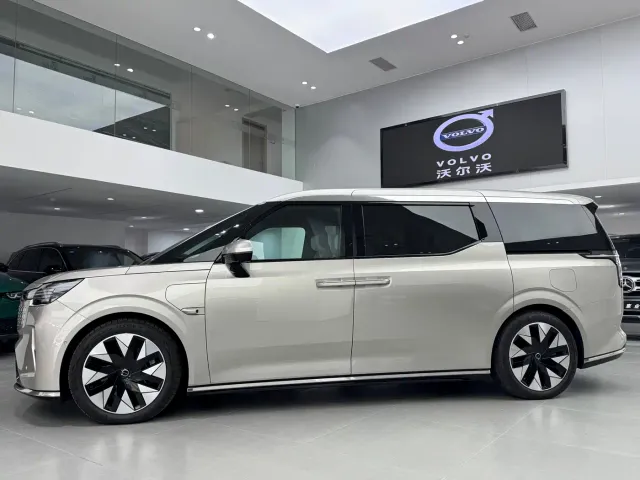 Volvo EM90 — Фото автомобиля 2
