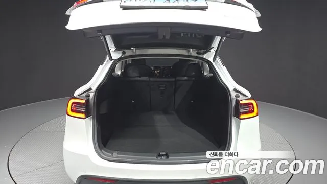 Tesla Model Y — Фото автомобиля 26