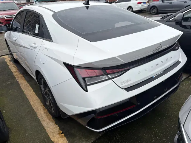 Hyundai Elantra — Фото автомобиля 13