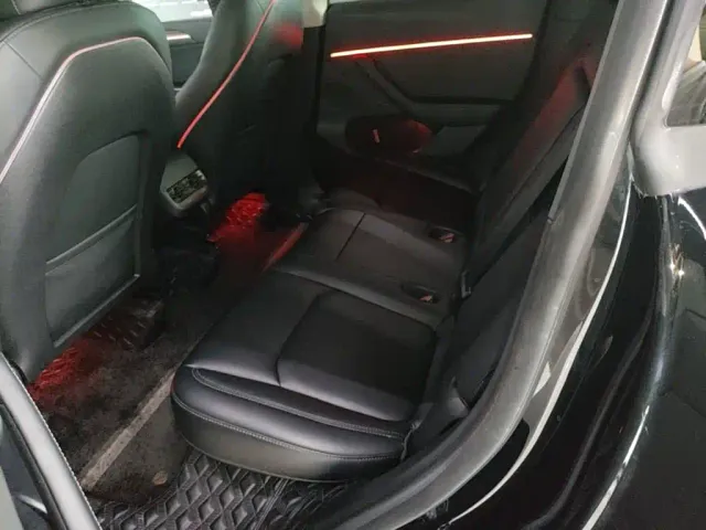 Tesla Model Y — Фото автомобиля 16