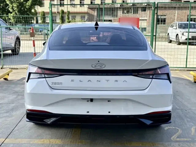 Hyundai Elantra — Фото автомобиля 21